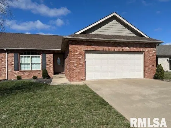 22 Applebee Farms Dr, Jacksonville, IL 62650