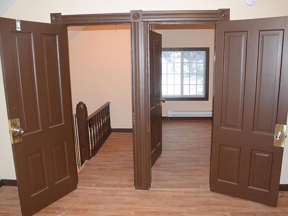 4th image of 301 Edmund Ave