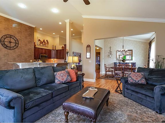 4th image of 10 Braxton Ct