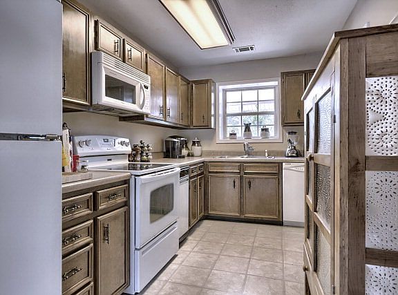 2nd image of 63B Eastgate Cir