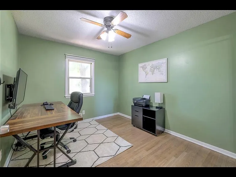 9110 Farley Ln — Photo 16