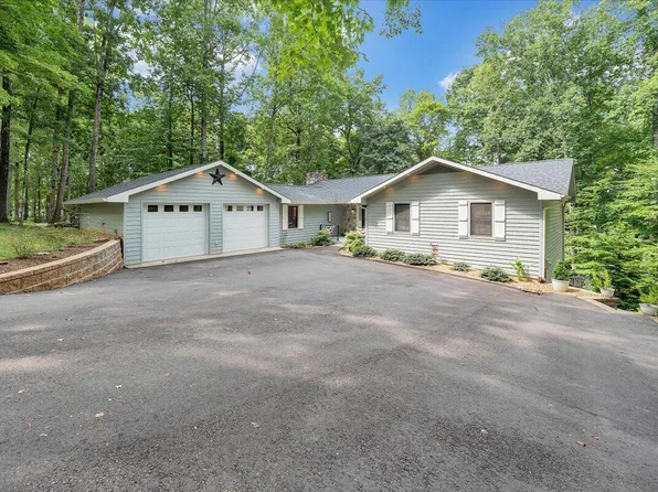106 Pine Knob Cir, Moneta, VA 24121