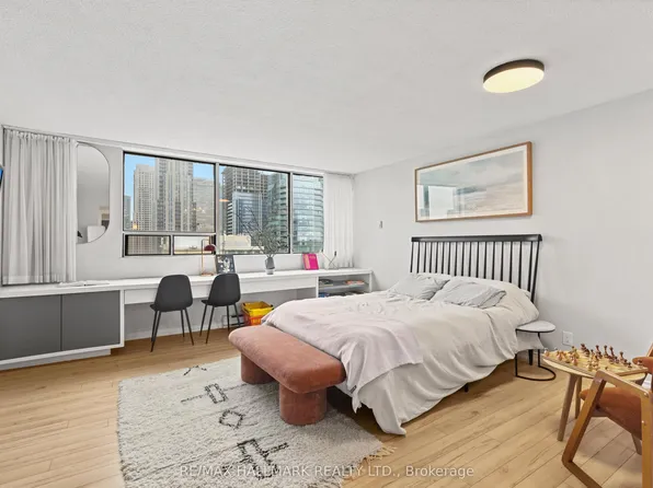 914 Yonge St #1603, Toronto, ON M4W 3C8