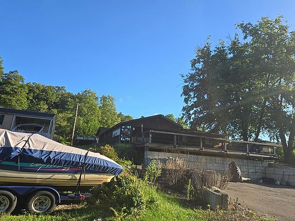3rd image of 413 Seybertown Rd
