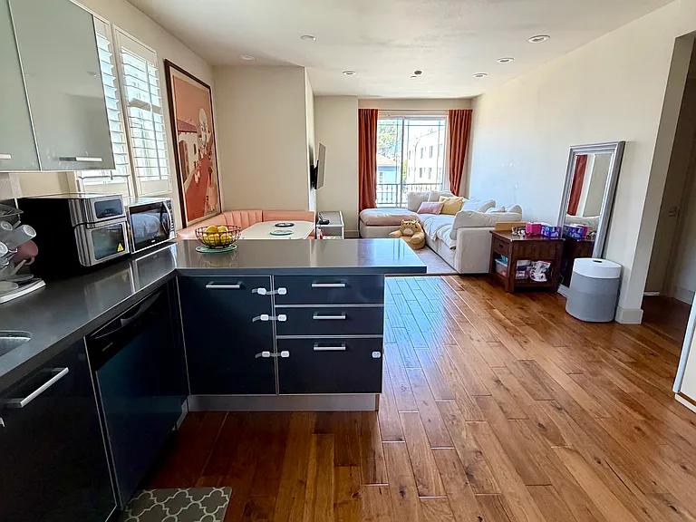 848 Irolo St #205 — Photo 3