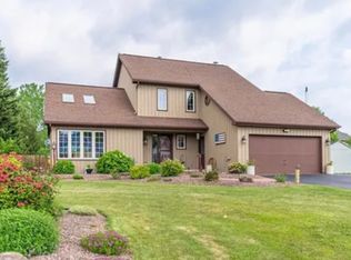 550 Whispering Pines Cir, Rochester, NY 14612