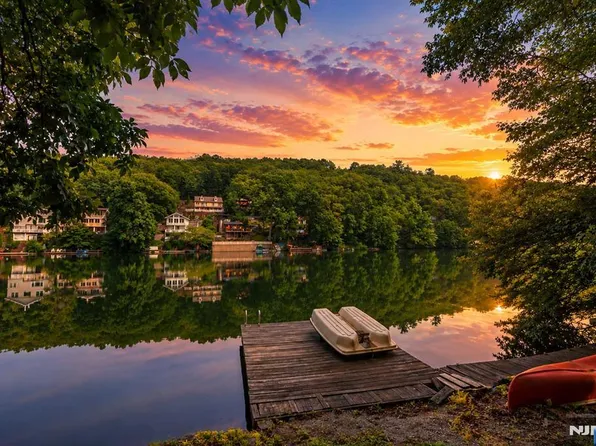 135 Skyline Lakes Dr, Ringwood, NJ 07456