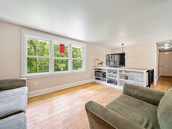 5th image of 114 Tall Timber Dr