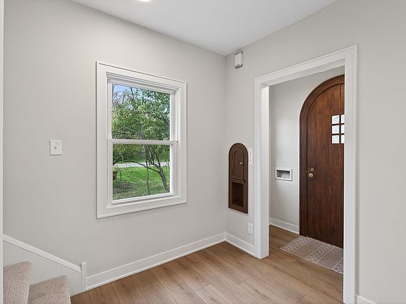 3rd image of 2708 Chowen Ave S