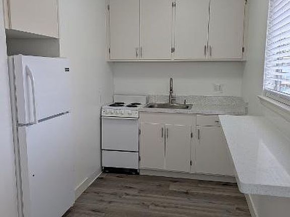 3rd image of 1239 Oak Grove Ave APT 307