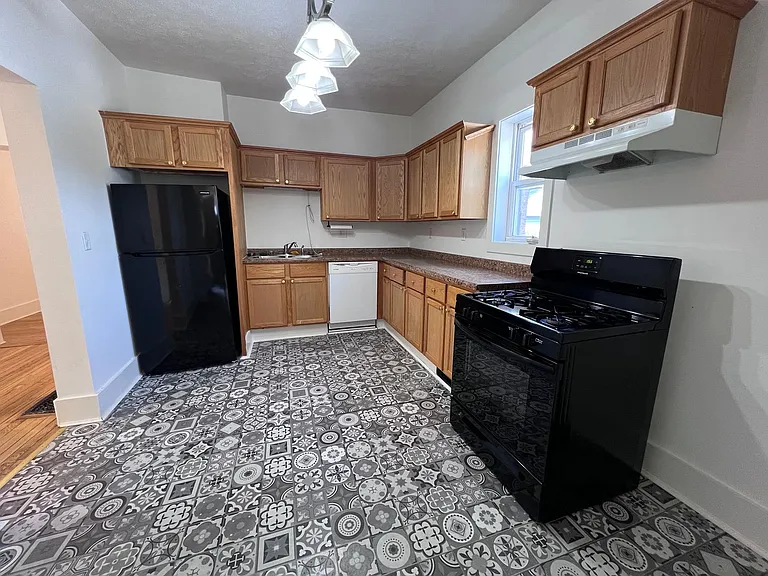 724 Fairview Ave NE — Photo 10