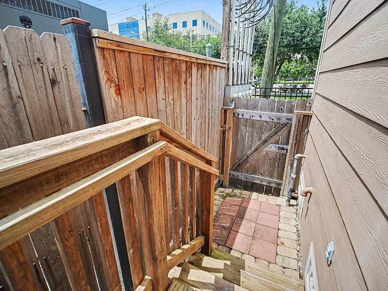 1744 W 25th St — Photo 13