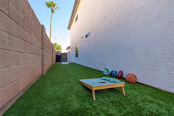 174 S Laguna Dr — Photo 40