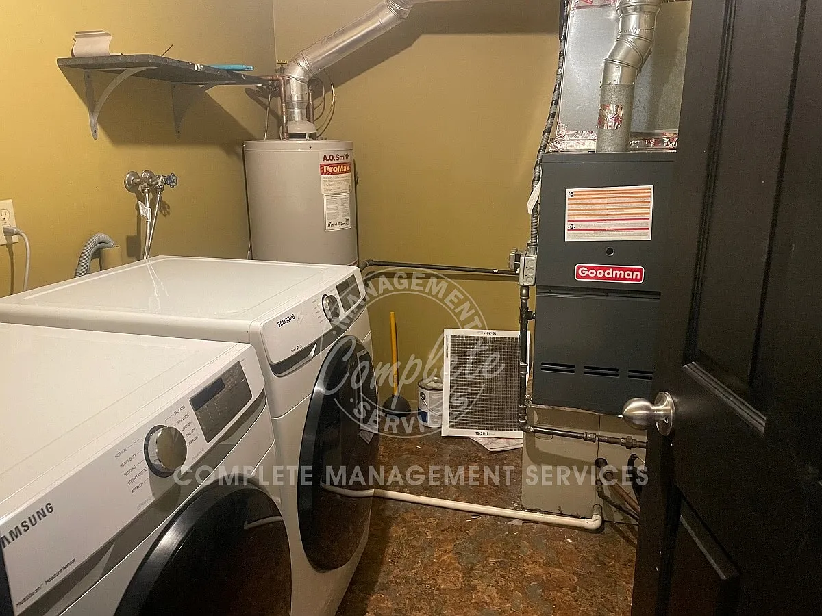 2 bed, 1200 sqft, $1,895 — Photo 2
