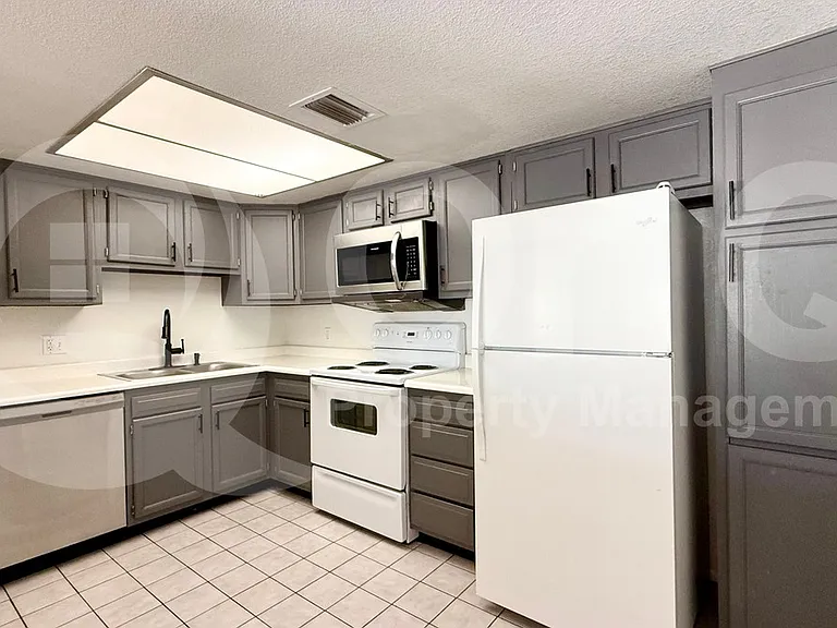 850 S River Dr #1084 — Photo 16