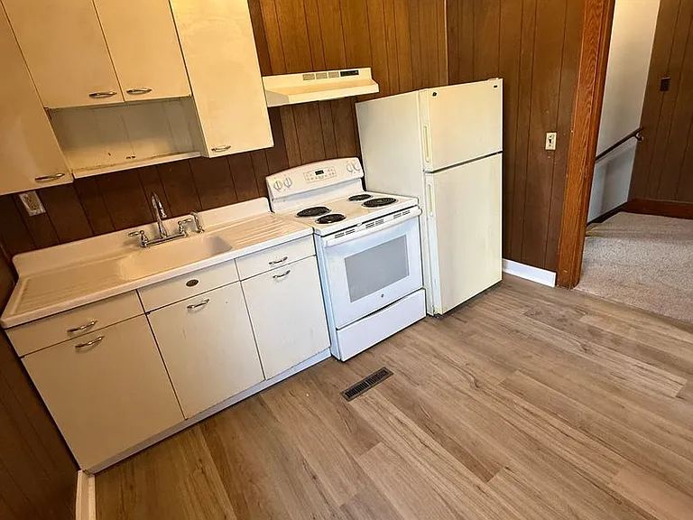623 W Main St — Photo 5
