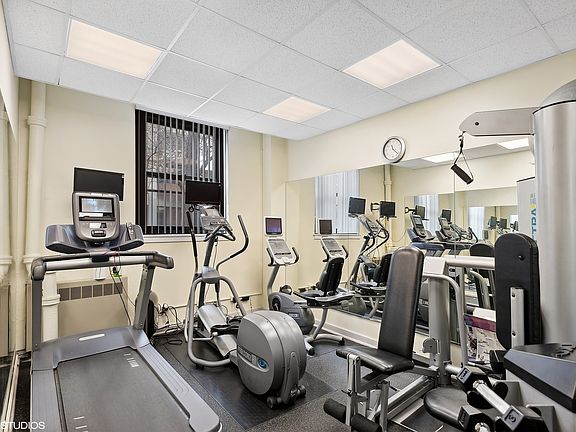 5th image of 1335 N Astor St APT 11B