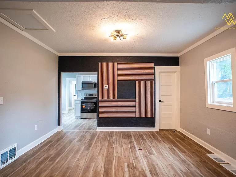 112 Topping Ave — Photo 6