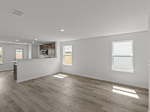 5th image of 435 White Heron Way