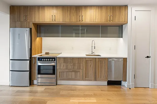 Rented by Artur Gutman, LREB | media 27