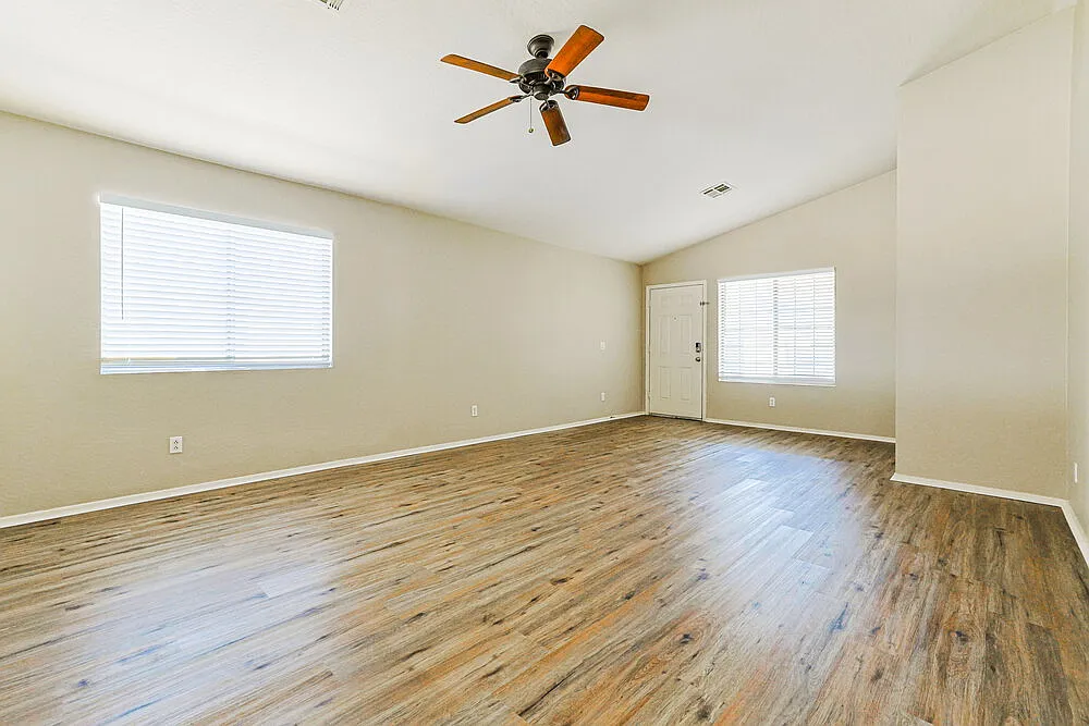 3 bed, 2.0 bath, 1370 sqft, $1,750 — Photo 3