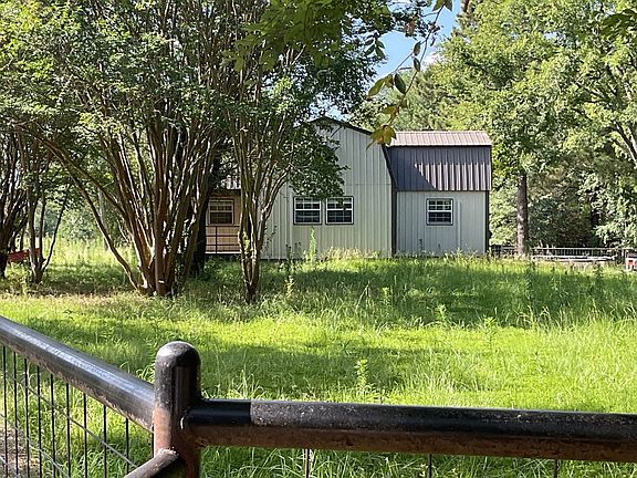 3rd image of 822 NE County Road 2170