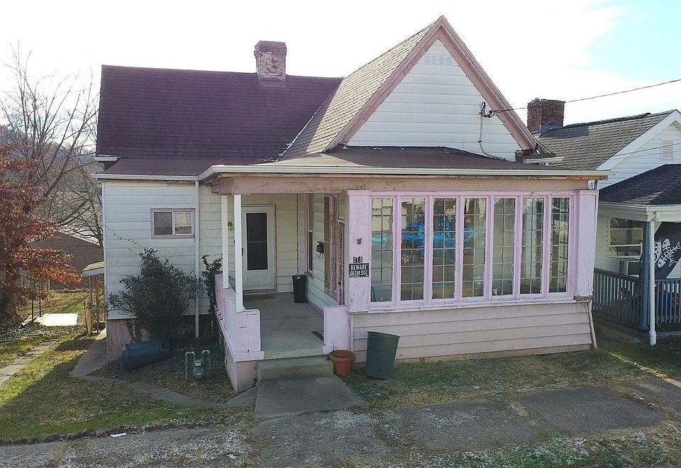 1st image of 218 S 8th St