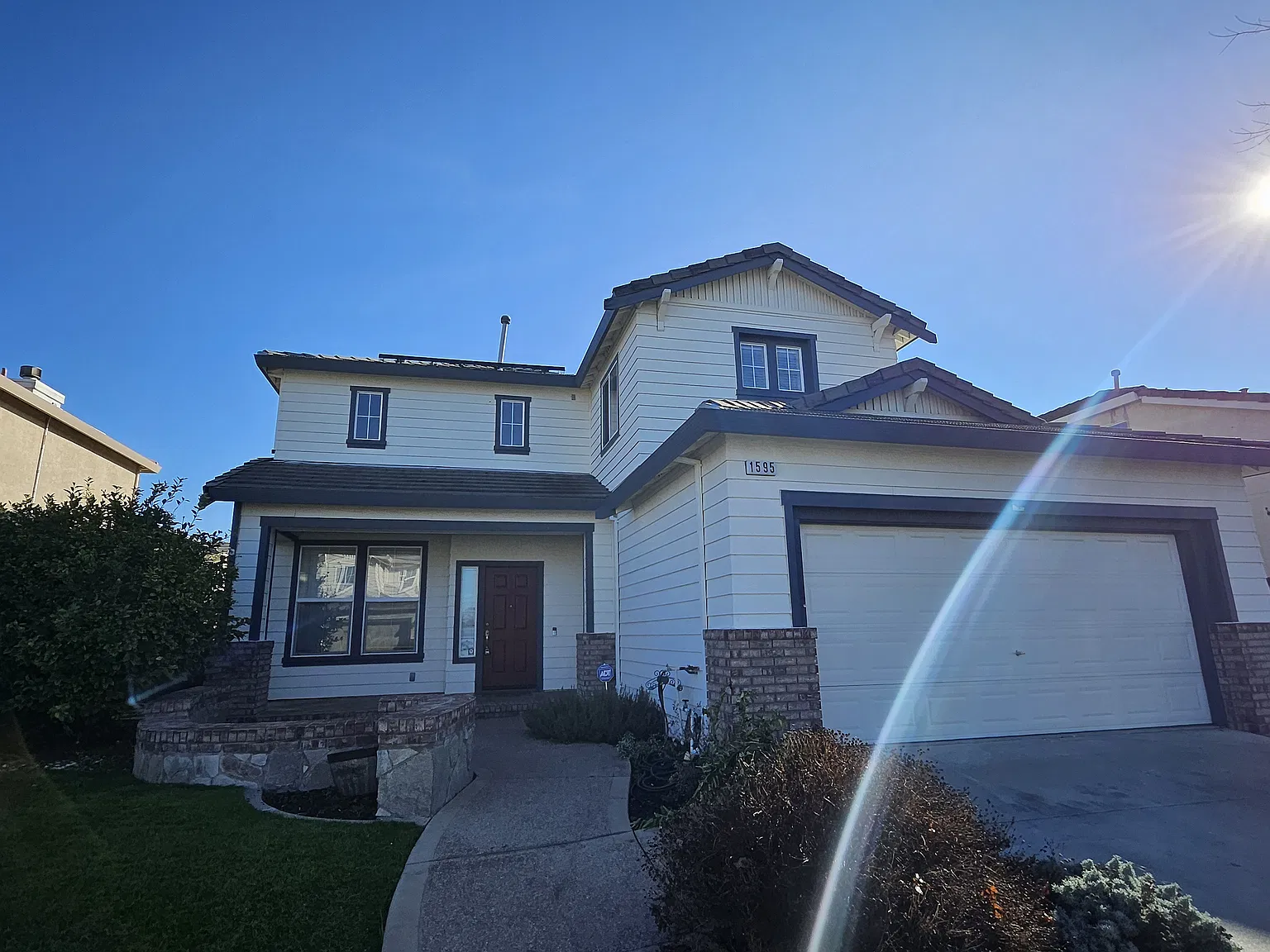 4 bed, 2158 sqft, $3,300 — Photo 2