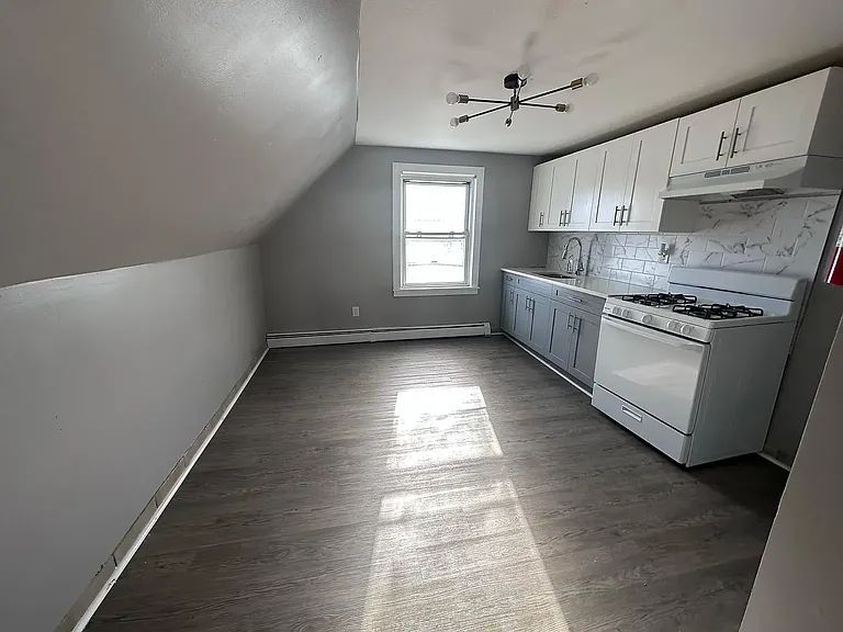 952 Lafayette St #6C — Photo 2