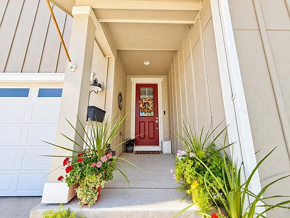 4th image of 2942 Merlin Dr