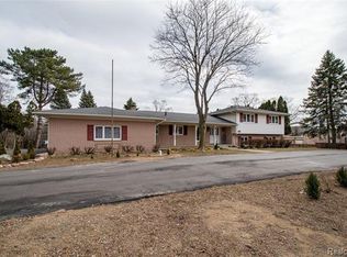 6061 Orchard Lake Rd, West Bloomfield, MI 48322