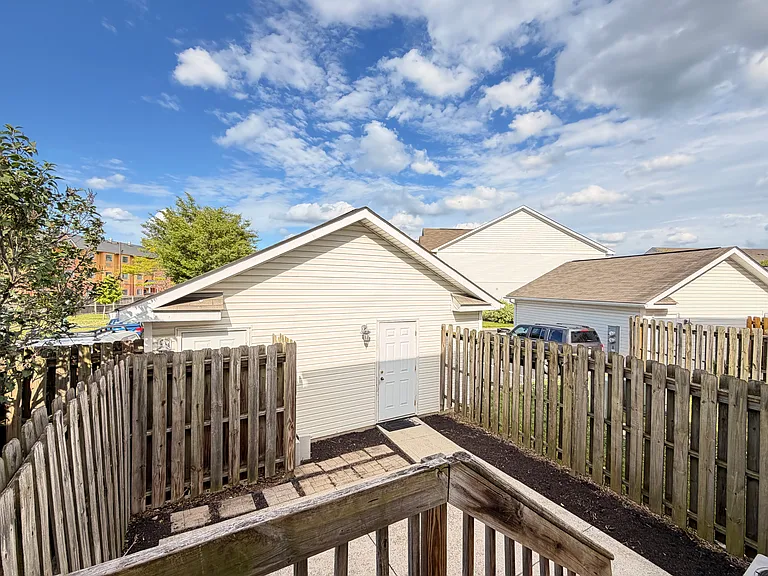 1020 Hartford Village Blvd — Photo 15