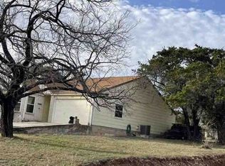 100 Donna Dr, Ingram, TX 78025