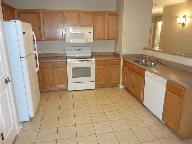 4 bed, 2.0 bath, 1538 sqft, $1,910 — Photo 2