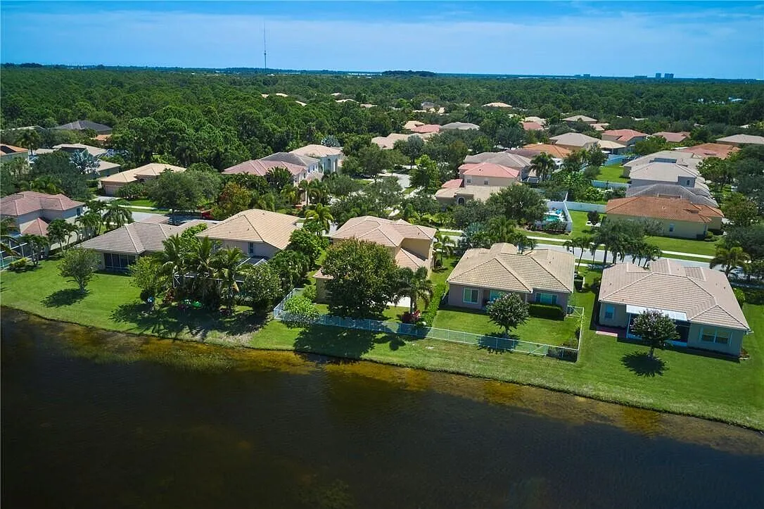 4 bed, 2.5 bath, 2298 sqft, $2,850 — Photo 4