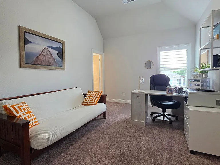 217 Longwood Dr — Photo 38