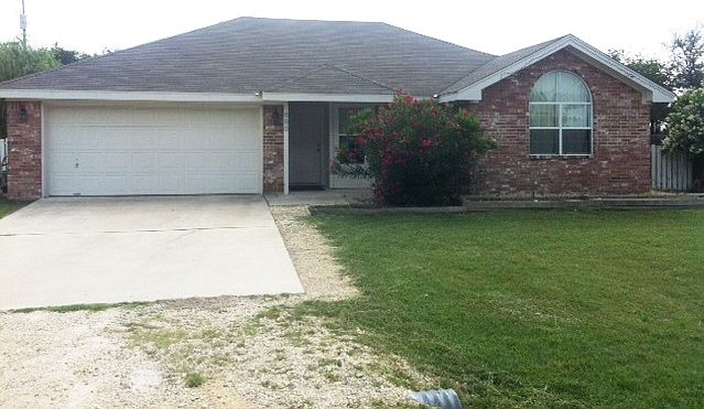 1st image of 695 Lakeview Dr