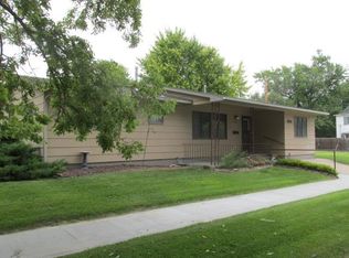 304 14th St, Gothenburg, NE 69138