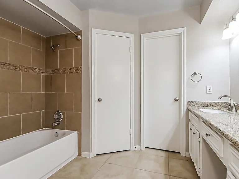 10015 Waving Fields Dr — Photo 12