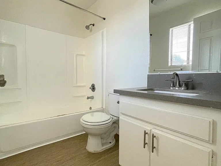 1207 Rose Ave #7 — Photo 11