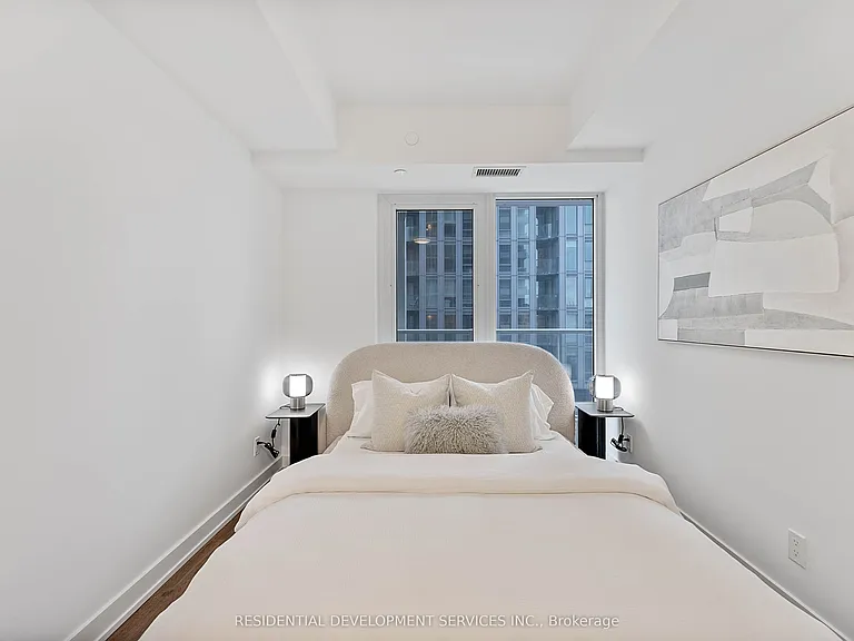 88 Queen St E #901 — Photo 15