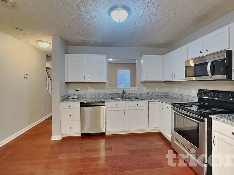 3328 Neptune Dr — Photo 6