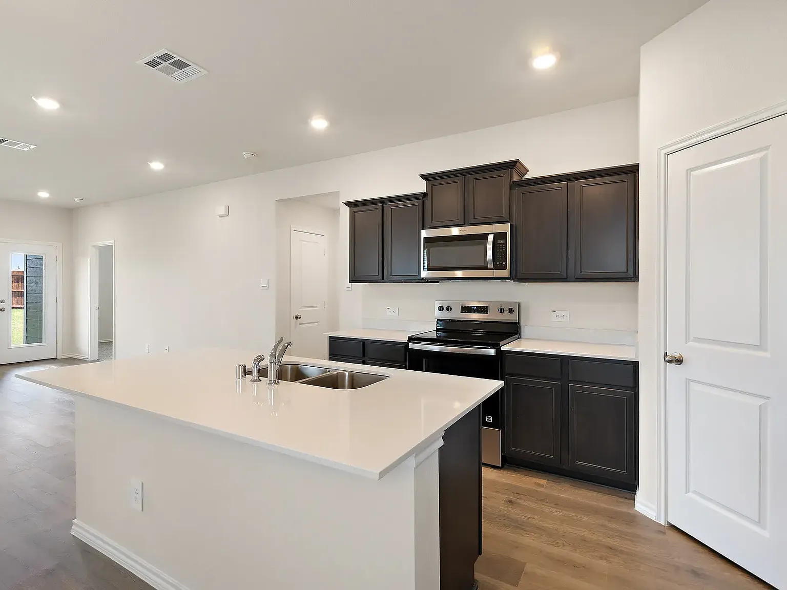 3 bed, 1290 sqft, $1,895 — Photo 2