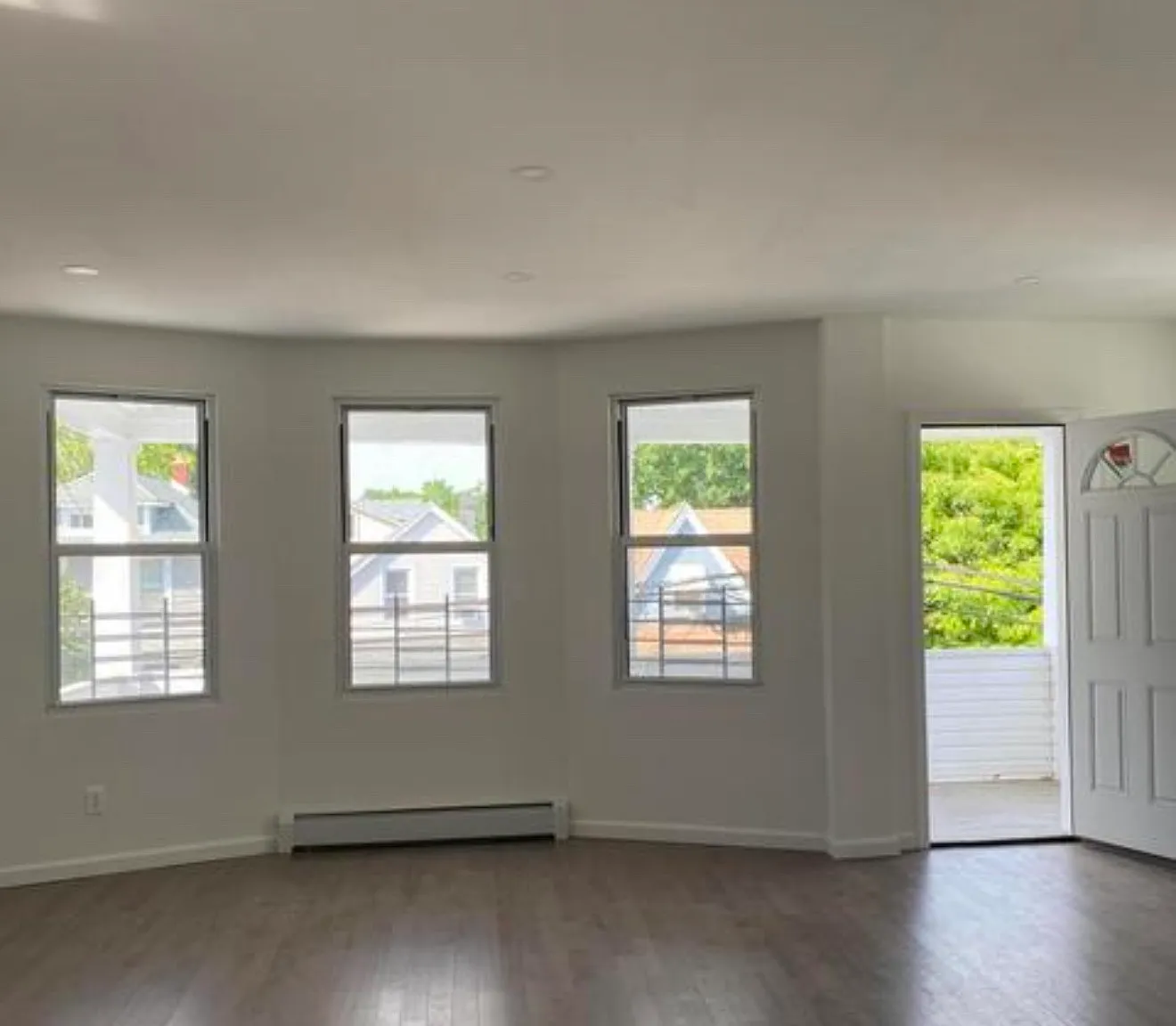 3 bed, $3,000 — Photo 2