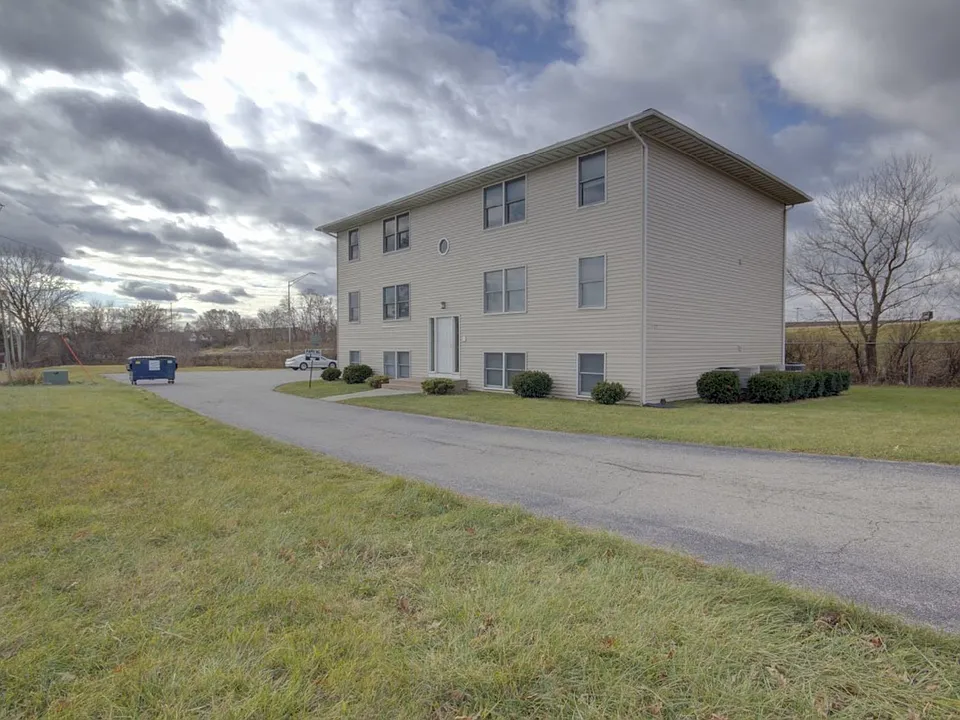 715 Hillside Dr