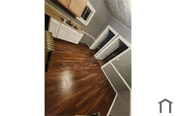 Building Photo - 407 W 22nd St #1