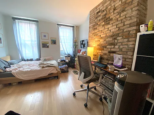 Rented by Capri Jet Realty Corp | media 33