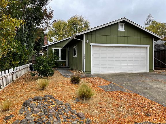 Sweet little 3 bedroom/2 bathroom house with a two car garage on a quiet cup de sac!