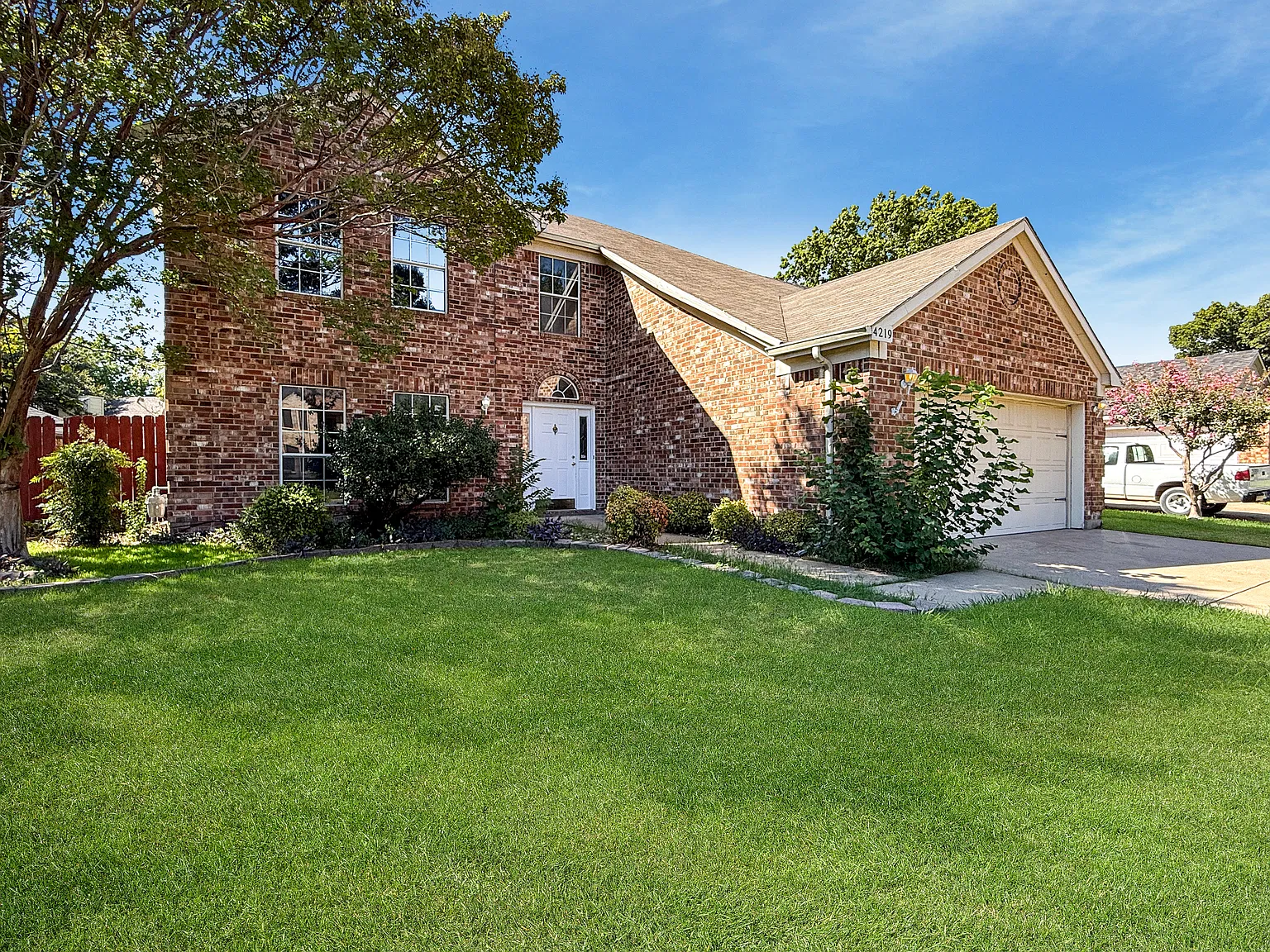 5 bed, 2410 sqft, $2,700 — Photo 2