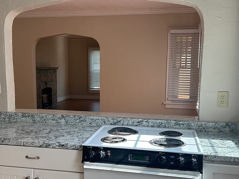 405 NW 32nd St #1/2 — Photo 6